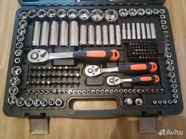 Набор автомобильных инструментов на 218 предметов