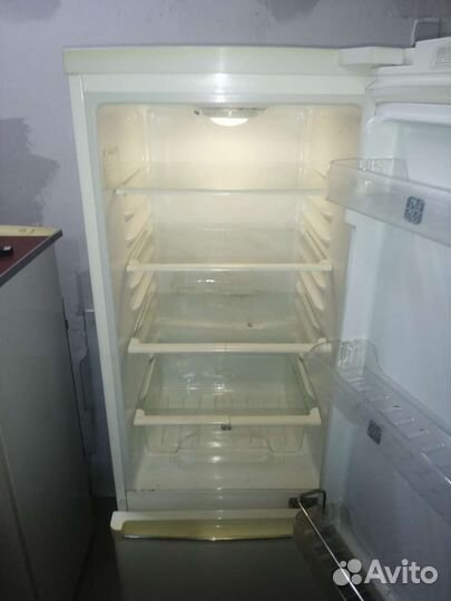 Холодильник Samsung узкий