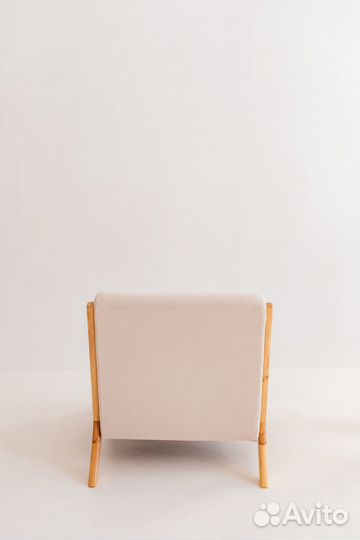 Кресло с мягкой спинкой и сидением
