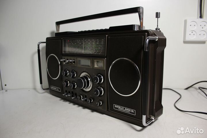 Grundig Satellit 2400SL Радиоприемник Германия