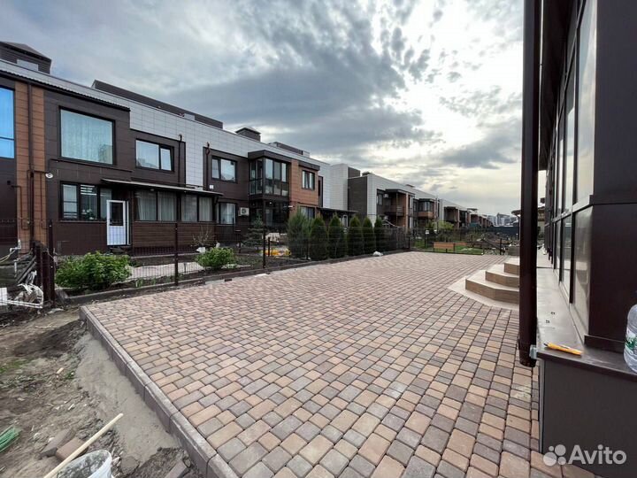 Укладка тротуарной плитки и брусчатки под ключ