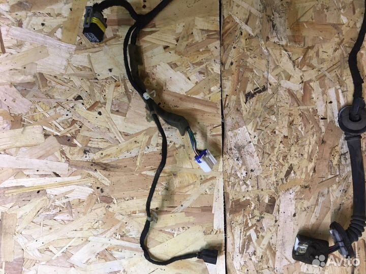 Проводка передний двери на Mitsubishi Carisma