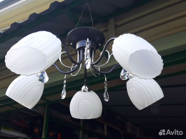 Люстра потолочная новая