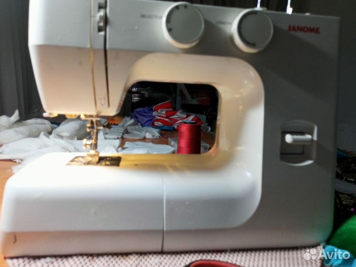 Швейная машина Janome