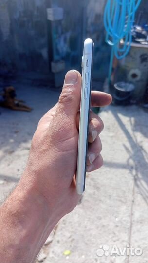 iPhone xr 64gb белый