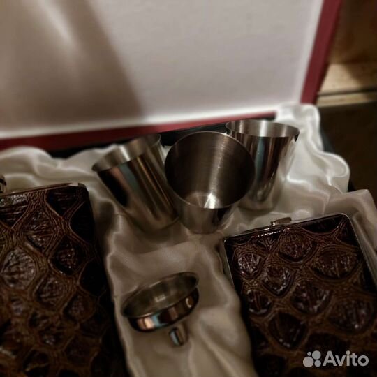 Подарочный набор - фляга, портсигар