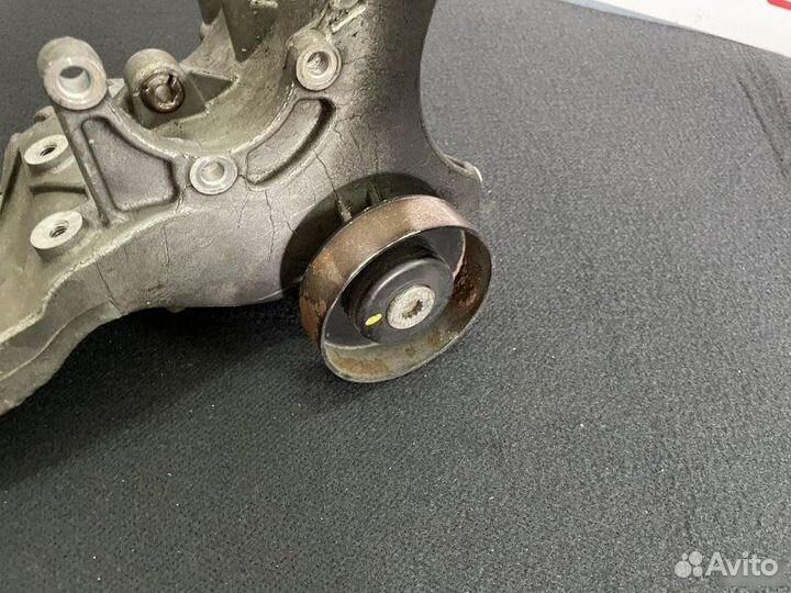 Кронштейн генератора с роликом Audi A4 B7 2.0 tfsi