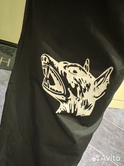 Штаны черные с заклепками