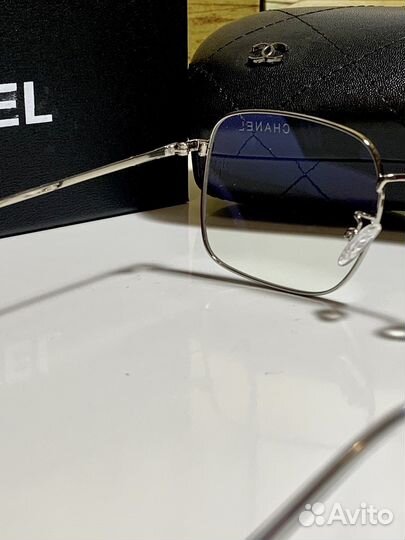 Солнцезащитные очки Chanel