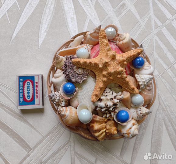 Набор морских ракушек в корзинке