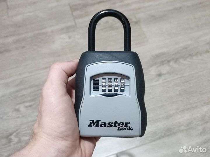 Кодовый бокс для ключей замок master lock