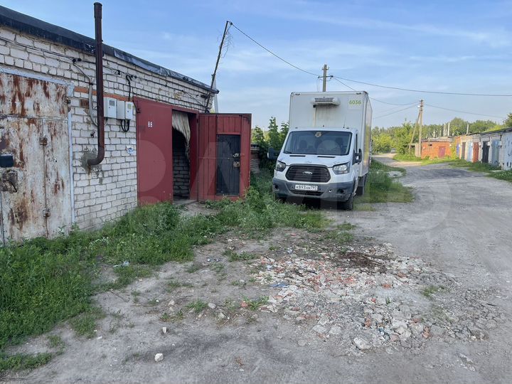 Гараж, > 30 м²