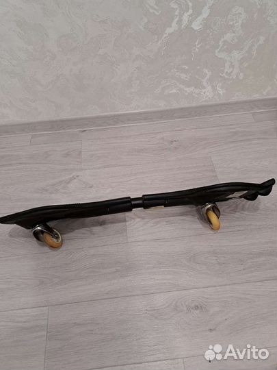 Двухколесный скейт (роллерсерф)