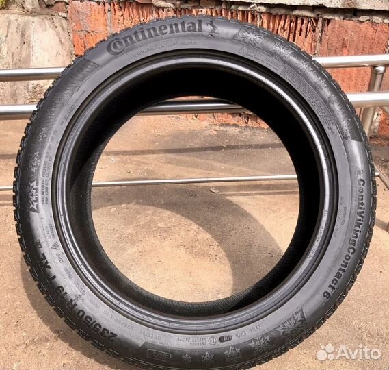 Continental ContiVikingContact 6 235/50 R19