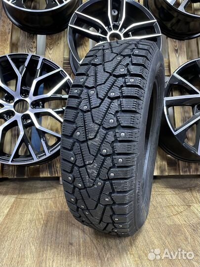 Pirelli Ice Zero 215/65 R16 102T