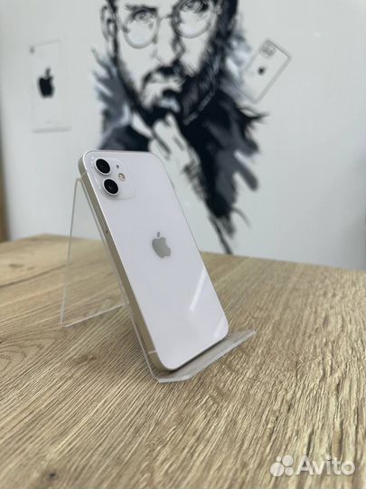 iPhone 12, 64 ГБ