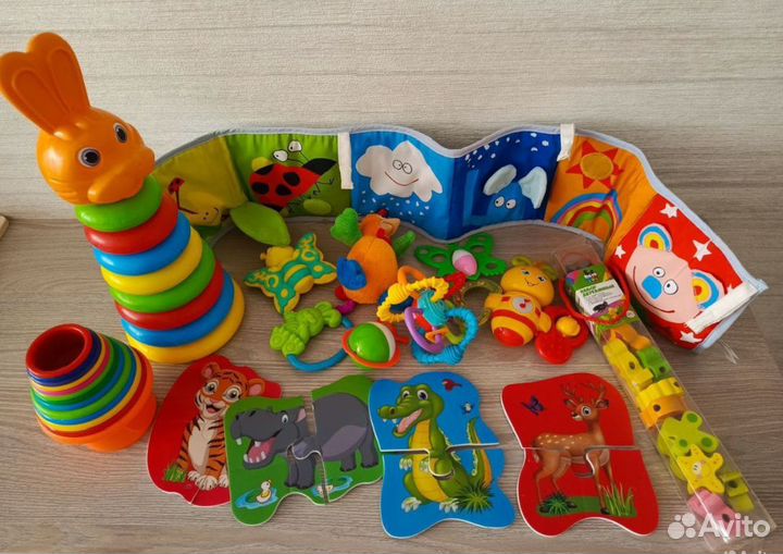 Развивающие игрушки для малышей пакетом