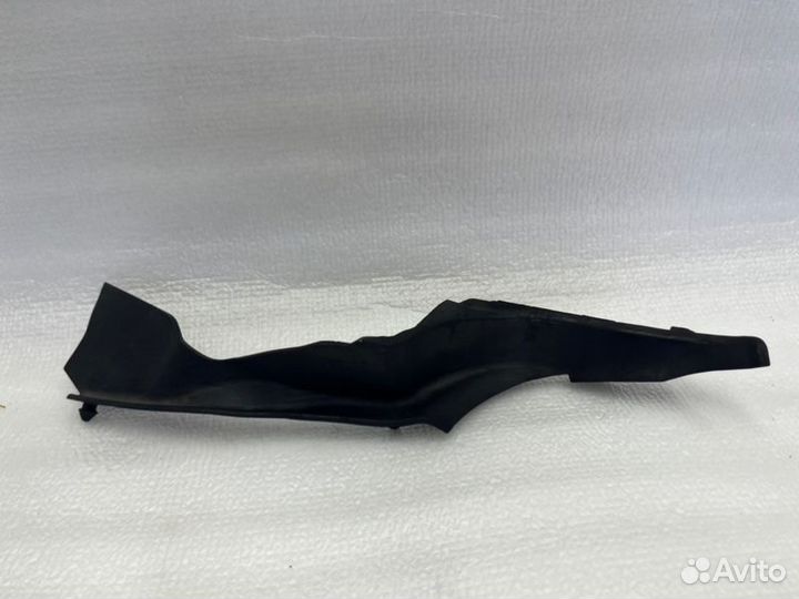 Резинка жабо передняя правая Toyota Camry V70/V75