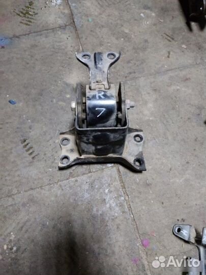 Опора двигателя левая Mitsubishi Asx