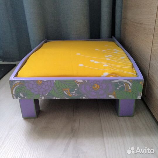 Лежанка для питомца ручной работы