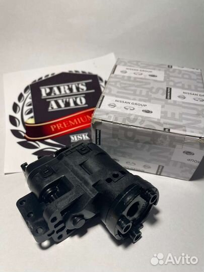 Мотор зеркала R Nissan Patrol Infiniti QX56 QX80