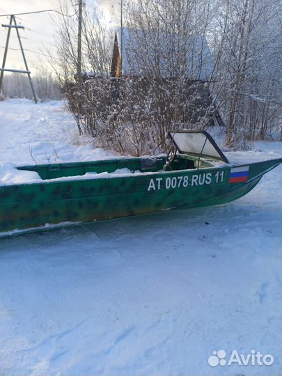 Лодка с мотором