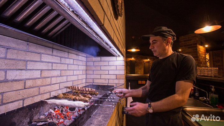 Мангальщик шашлычник