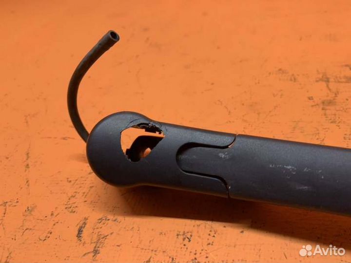 Поводок стеклоочистителя задний Chevrolet Tahoe