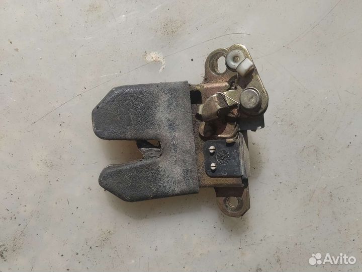 Замок крышки багажника Фольксваген Пассат б5 седан