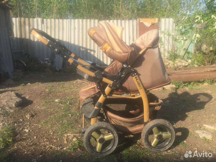 Прогулочная коляска