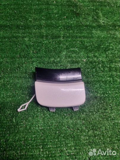 Заглушка буксировочного крюка перед передняя