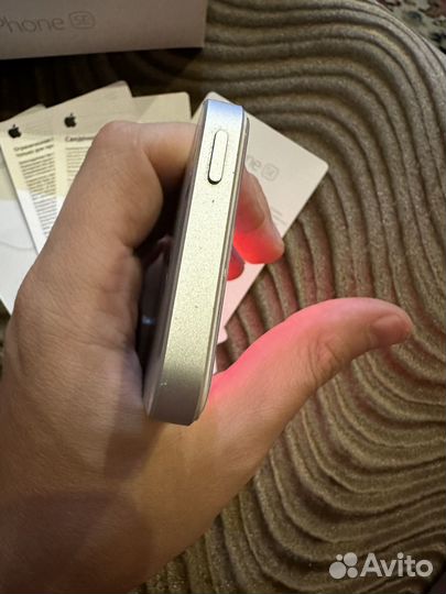Телефон iPhone SE 32Gb Gold