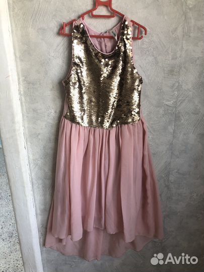 Платье с поетками