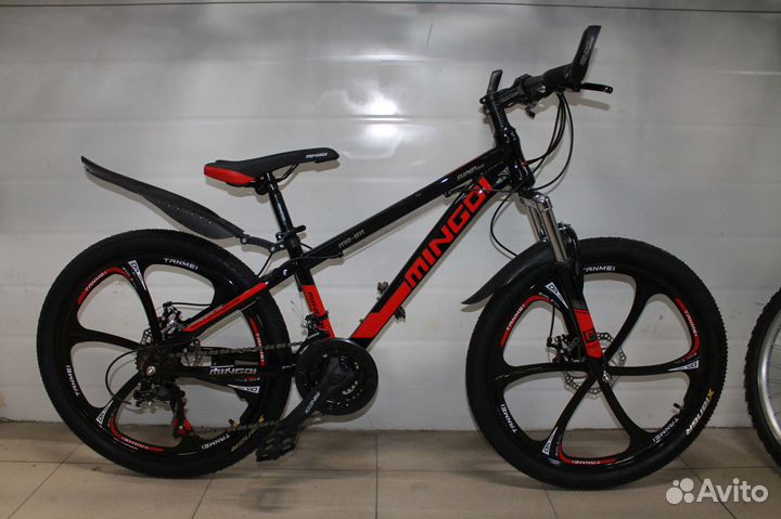 Горный велосипед с литыми черно-красный