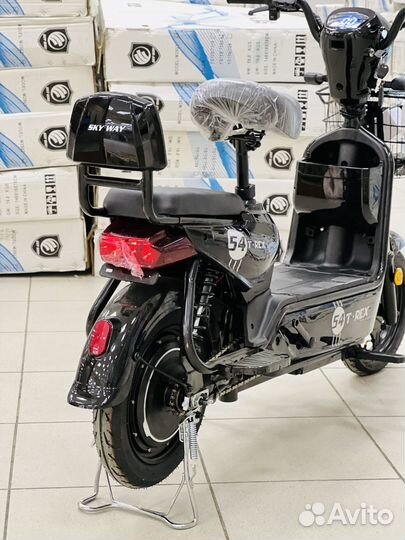 Электроскутер T-REX 54 600W черный