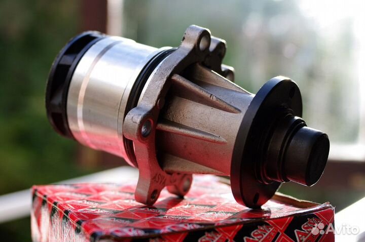 Помпа BMW E36, E34 двиг. M40/M43 1.6-1.8 л. новая