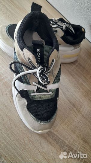 Кроссовки женские