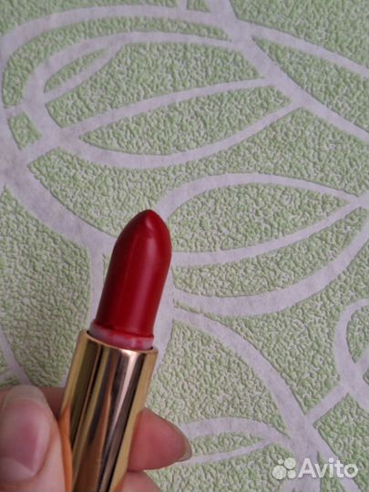 Сатиновые помады Gucci 500 и 25