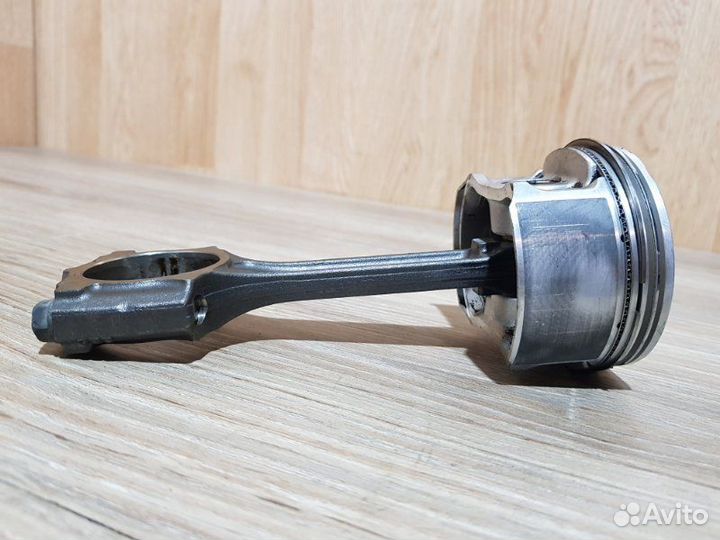 Поршень с шатуном Nissan Tiida C11 HR16DE 2009