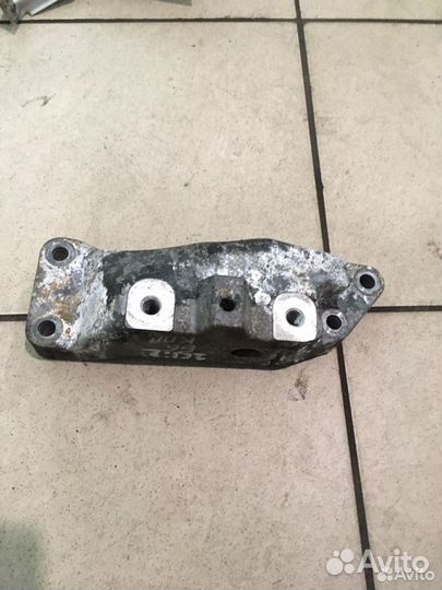 Кронштейн АКПП Volkswagen Passat B6