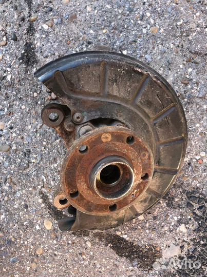 Кулак поворотный Golf 6 Scirocco Tiguan 2007-2017