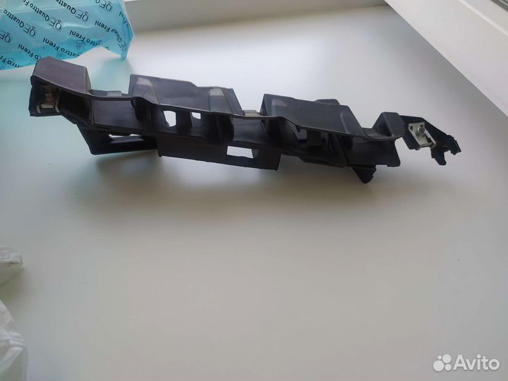 Держатель крепеж бампера и крыла Ситроен с4