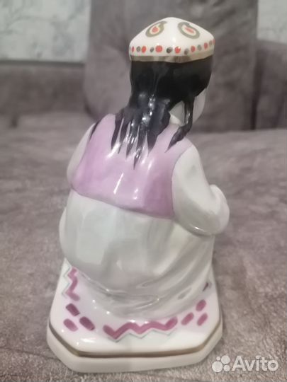 Статуэтка маленькая узбечка с чайником