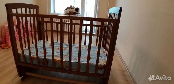 Кровать с механизмом качания