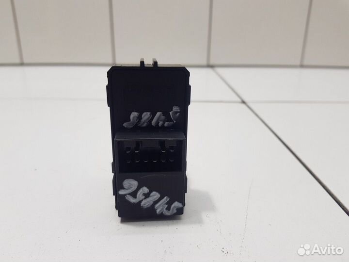 Кнопка стеклоподъемника передняя правая