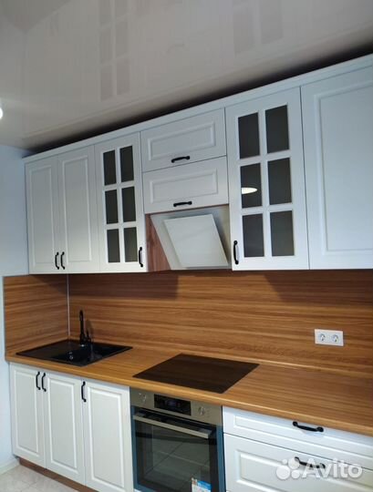 Кухня на заказ Полустровная в Потолок