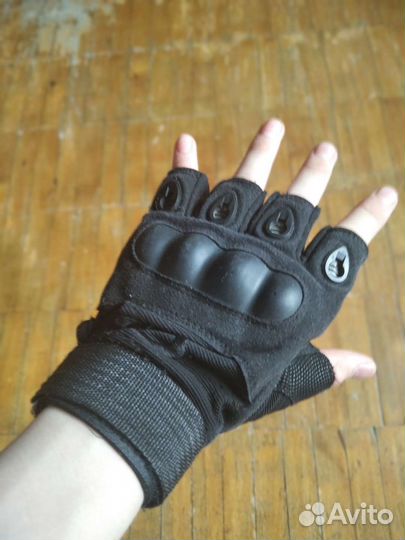 Перчатки без пальцев