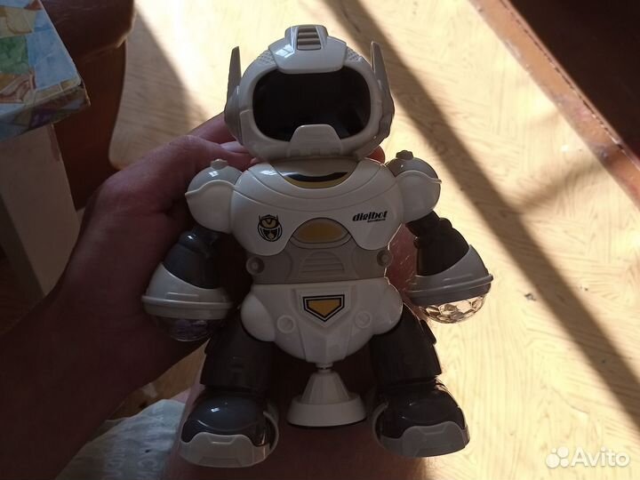 Робот на батарейках