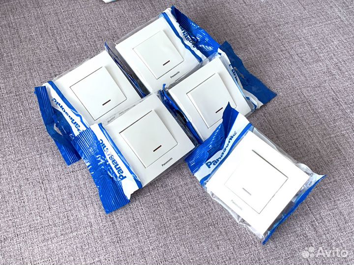 Выключатель Panasonic 1-клавишный, с индикацией