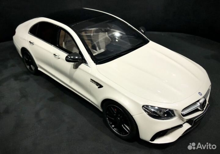 Модель 1:18 Mercedes AMG E63S W213